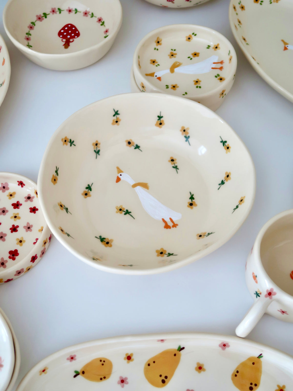 Bowl with a duck and yellow flowers (big)