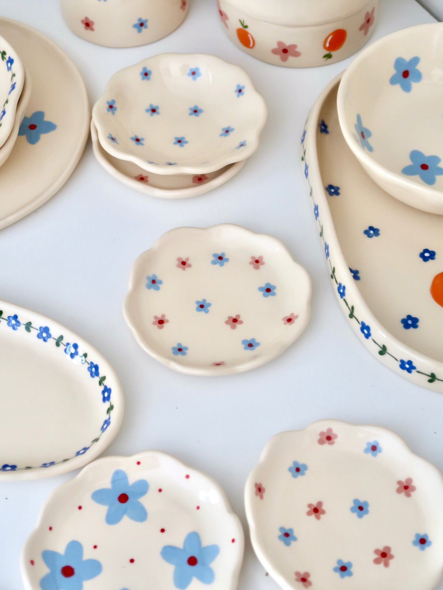 Scalloped ring dish with pink and blue flowers