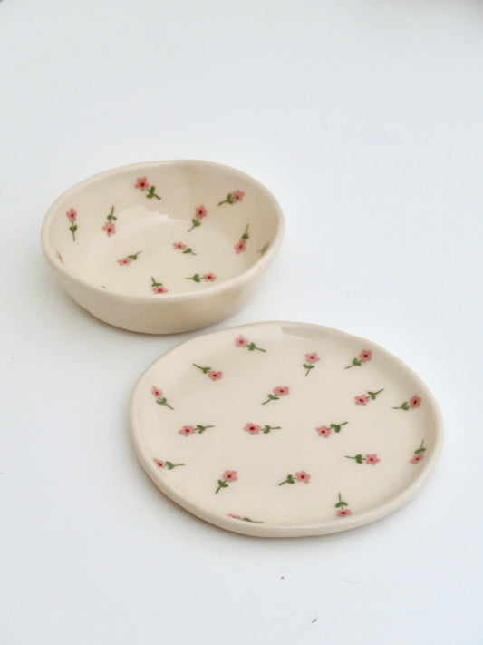 Set with pink flowers