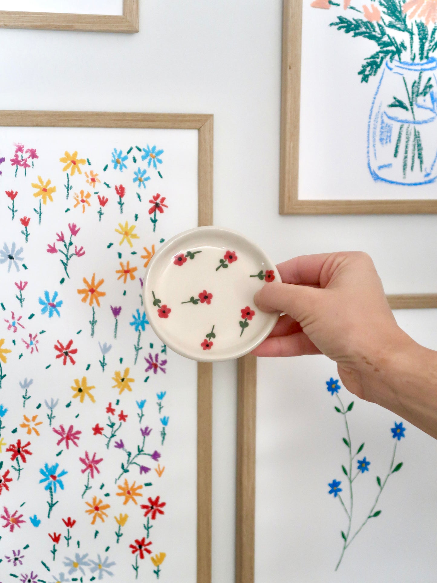 Ring dish with red flowers