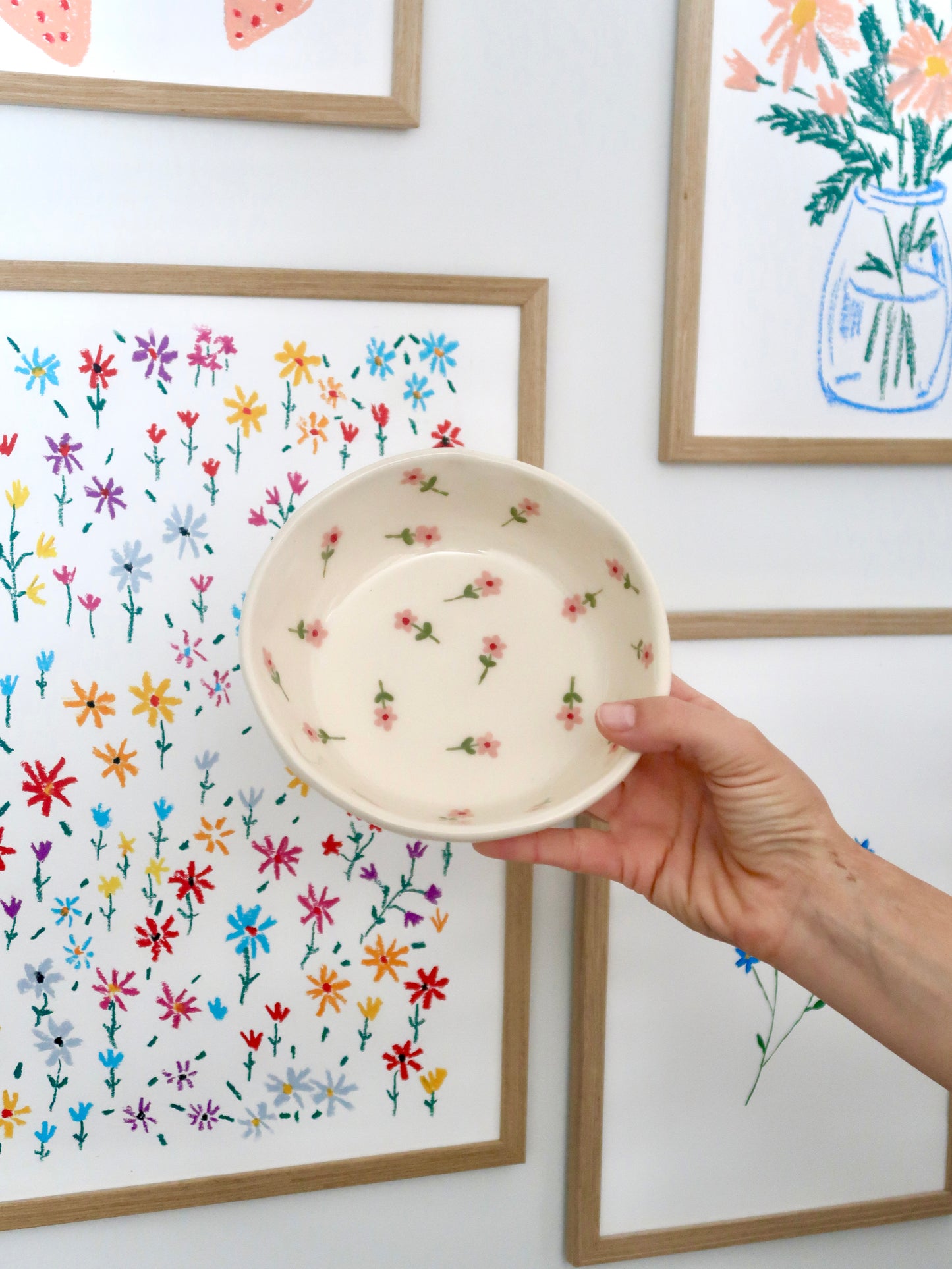 Bowl with pink flowers
