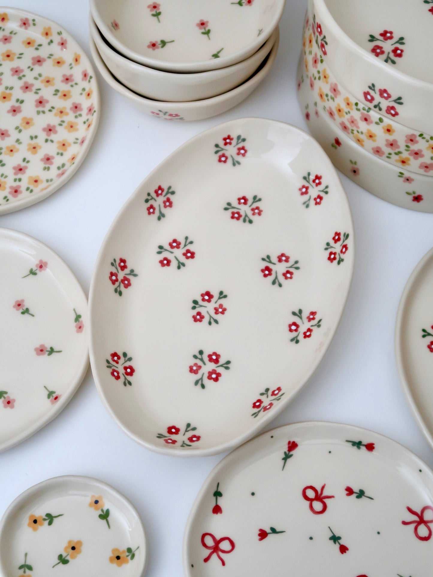 Platter with red flowers (big)