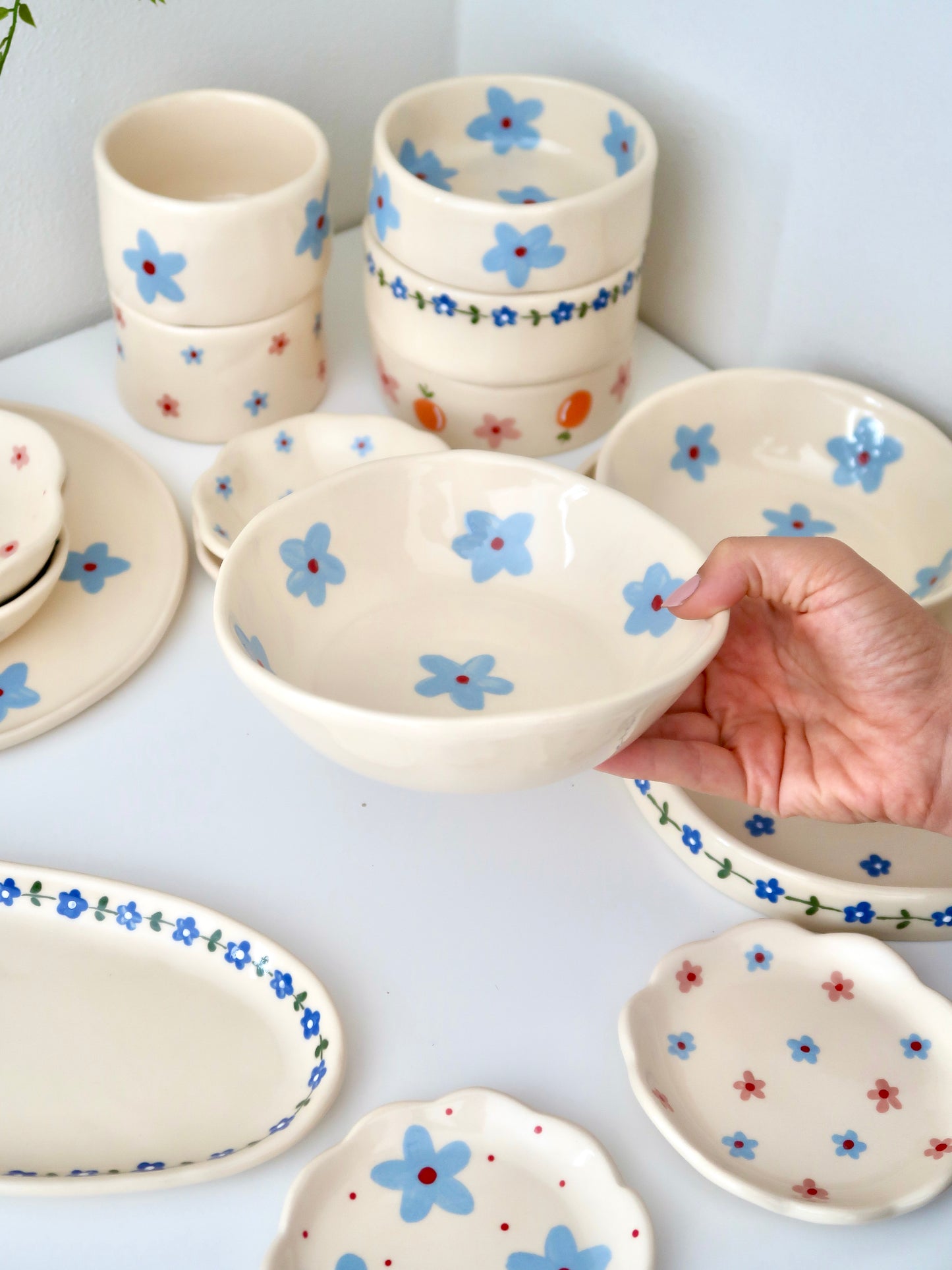Bowl with and blue flowers
