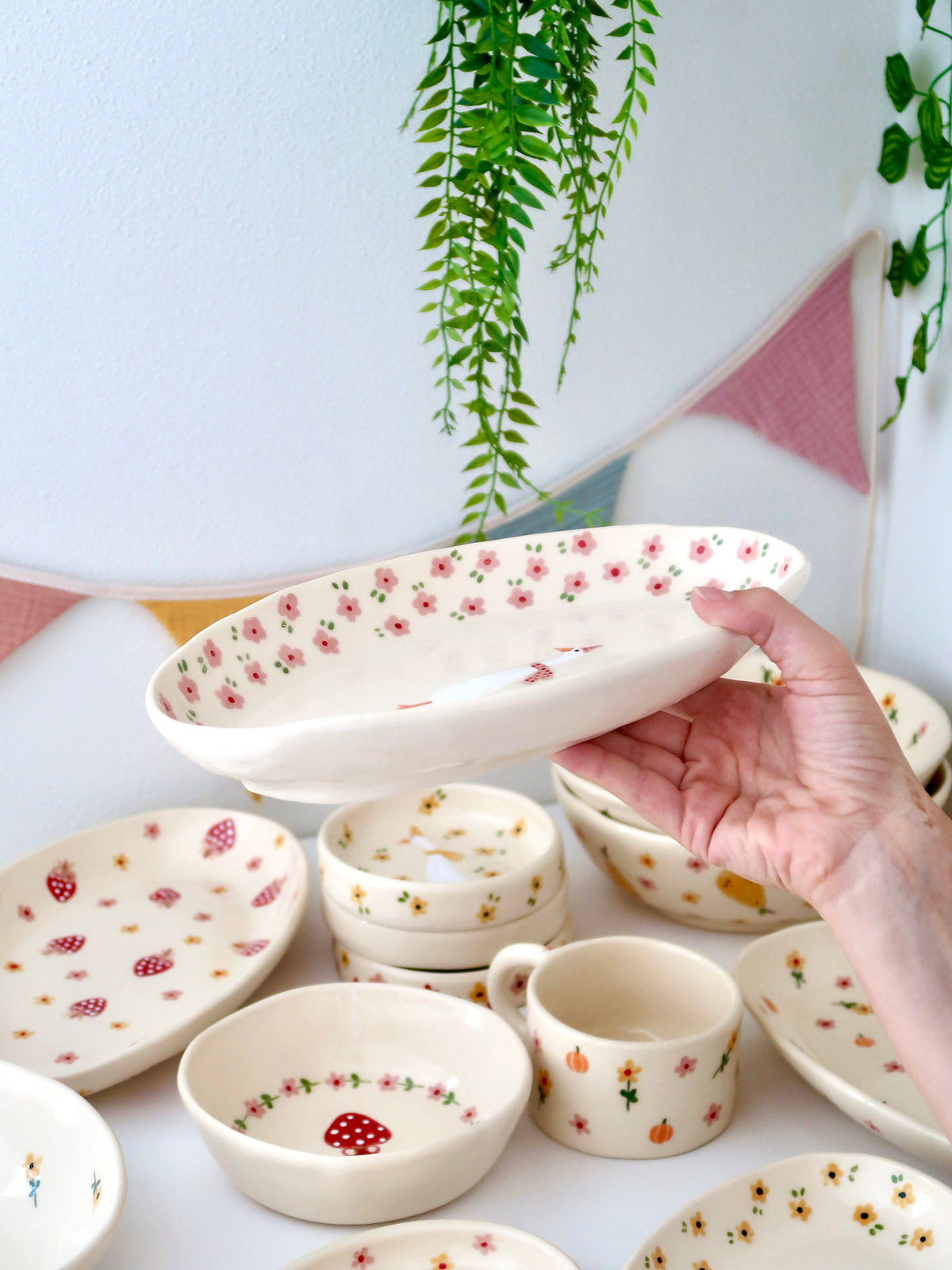 Platter with a duck and pink flowers (big) - small imperfection