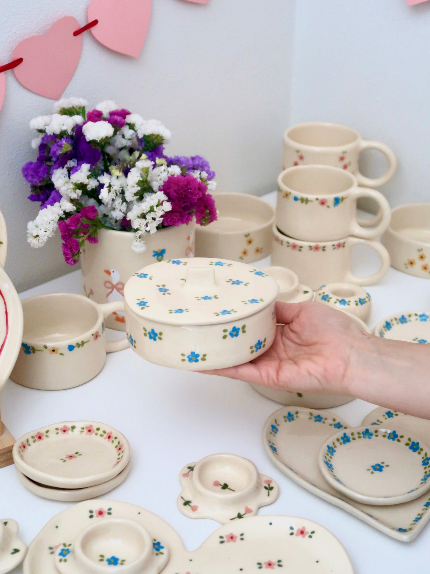 Bowl with lid and blue flowers