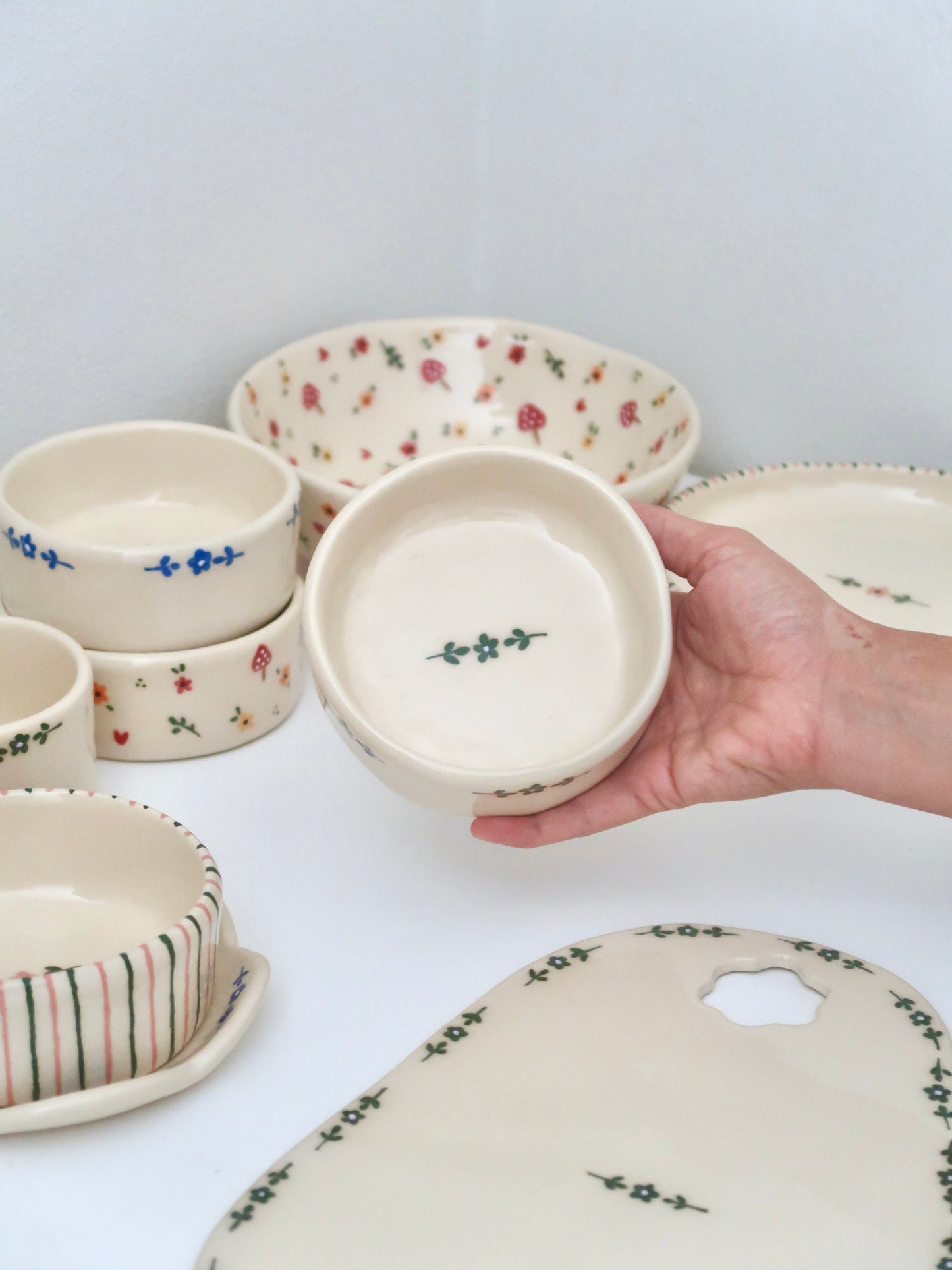 Bowl with green flowers