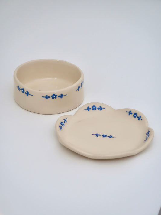 Set with blue flowers