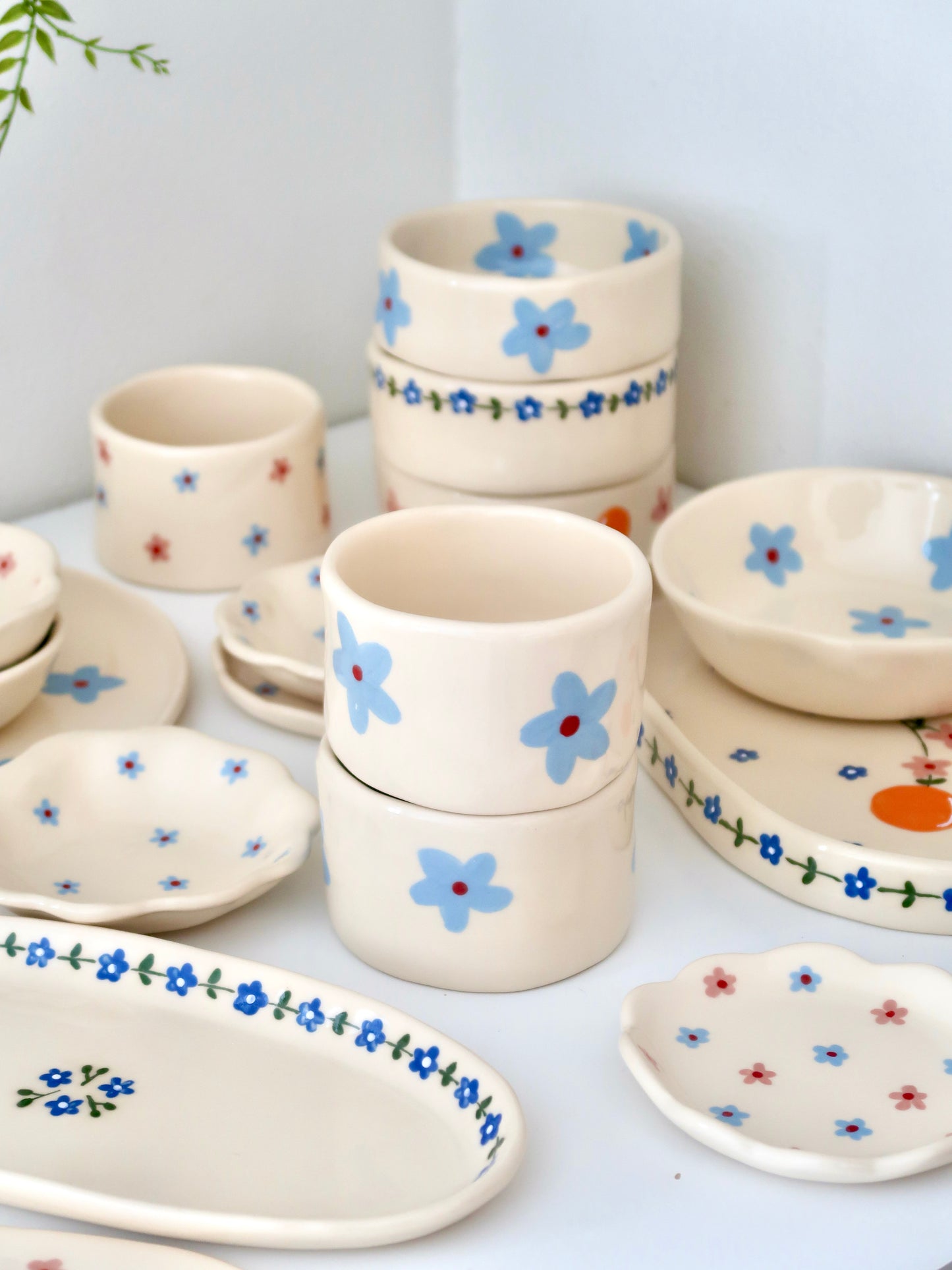 Small vase/ cup with blue flowers⁠