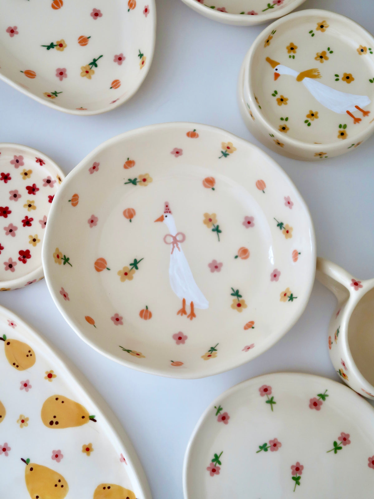 Bowl with a duck, pumpkins, pink and yellow flowers (big)