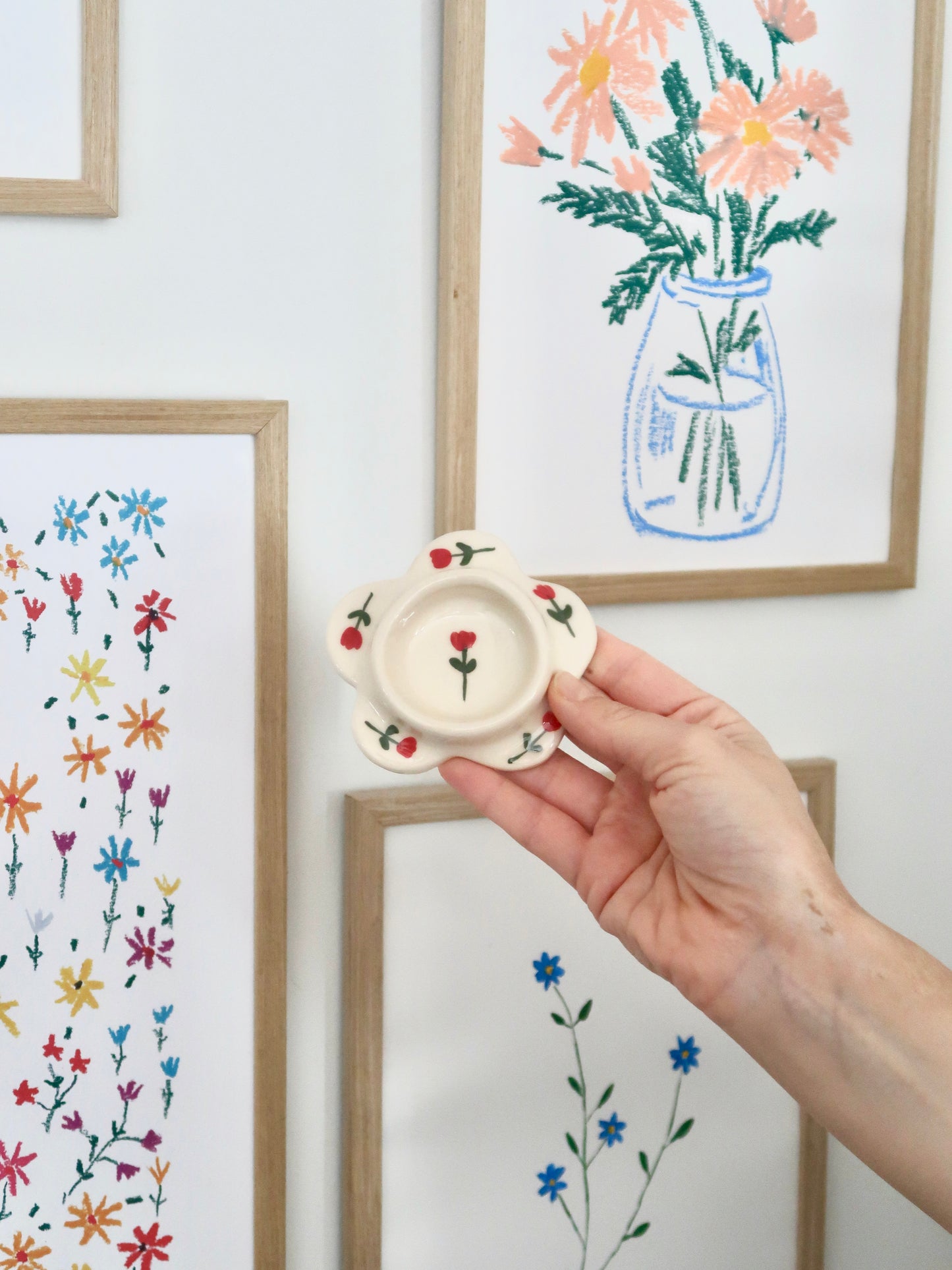 Candle holder with red flowers