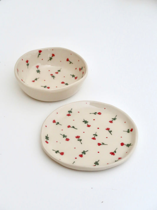 Set with red flowers and red dots