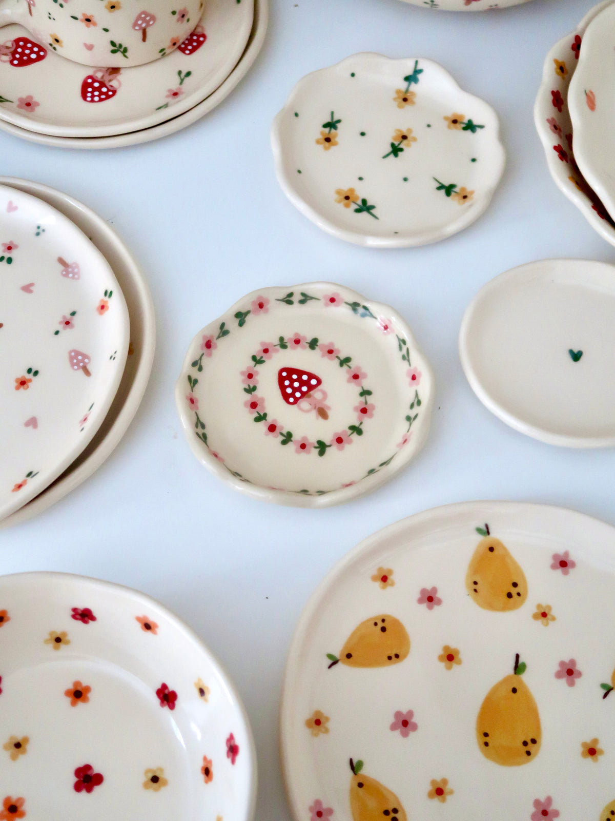 Scalloped ring dish with a mushroom and pink flowers