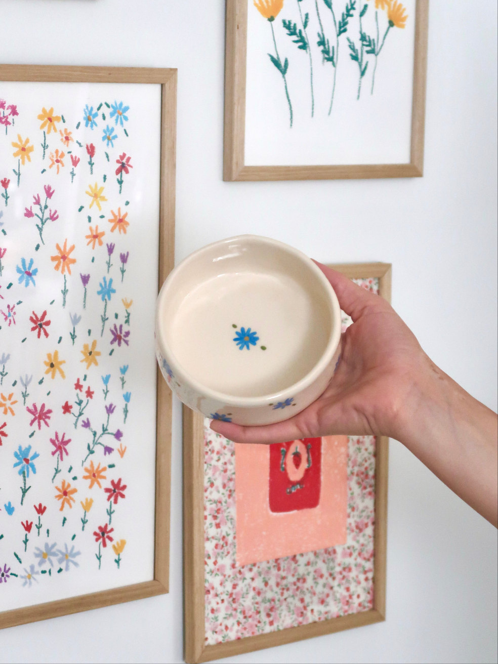 Bowl with blue flowers